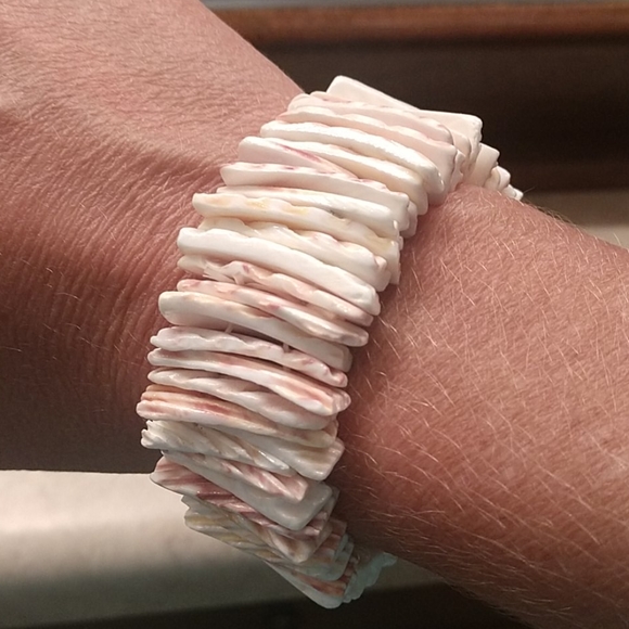 Shell Bracelet - Picture 3 of 3